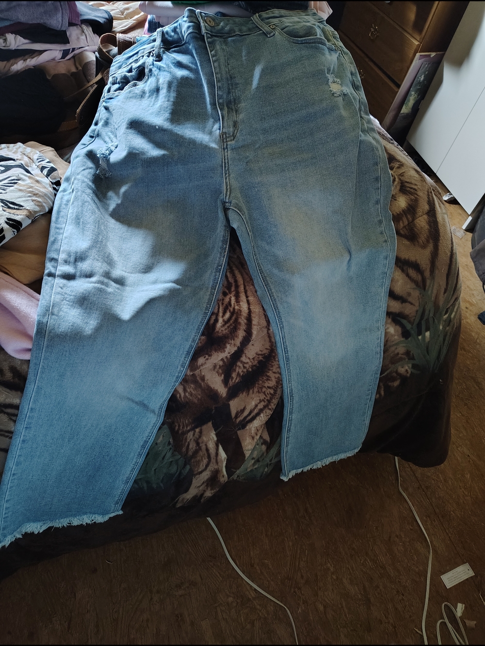 Zenana Outfitters Light Blue Cropped Ankle Jeans